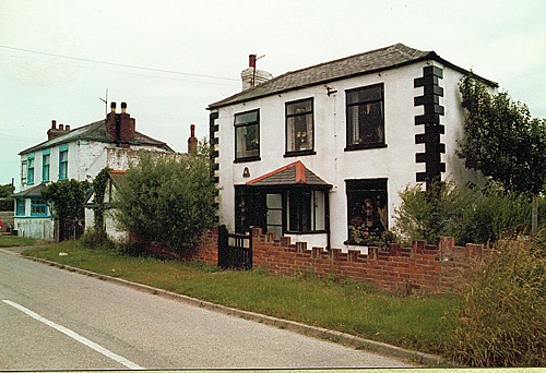 The Blue Bell shop and Blue Bell Cottage, 1977