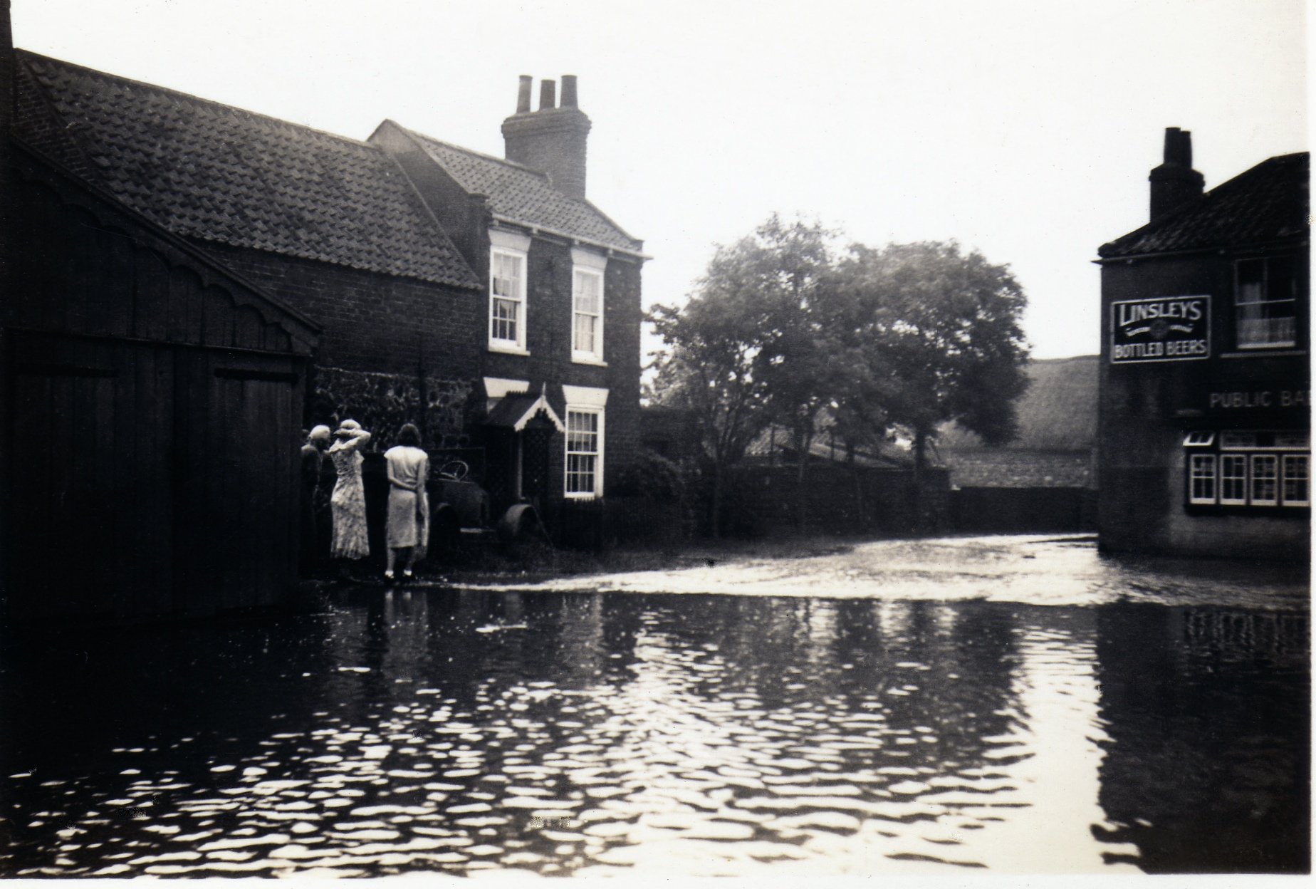 Photo taken around 1935 when flooding occurred