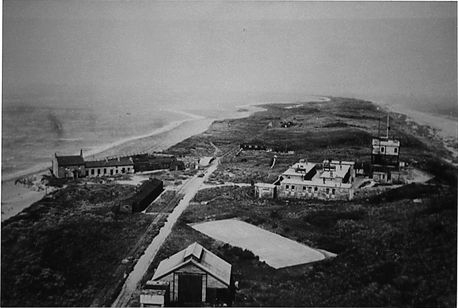 The former Lifeboat Inn, old cottages, the Port War Signal Station and railway shed, 1930s